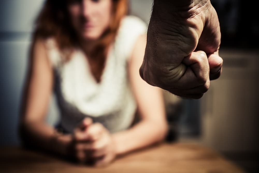 Infracțiuni săvârşite asupra unui membru de familie